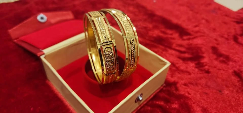 Ladies silver bangle with 1 gram gold polish - photo 4