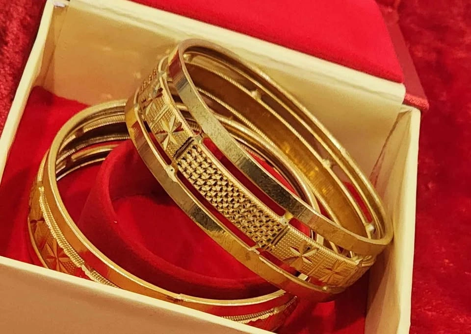Ladies silver bangle with 1 gram gold polish - photo 5