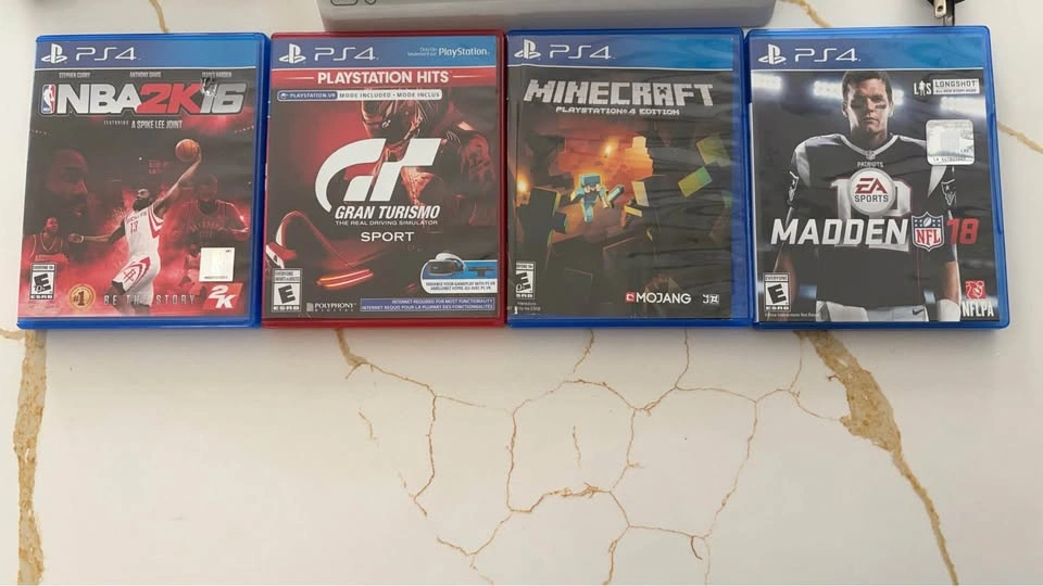 PS4 Slim 1TB Glacier White with 2 Controllers and 4 Games - photo 2