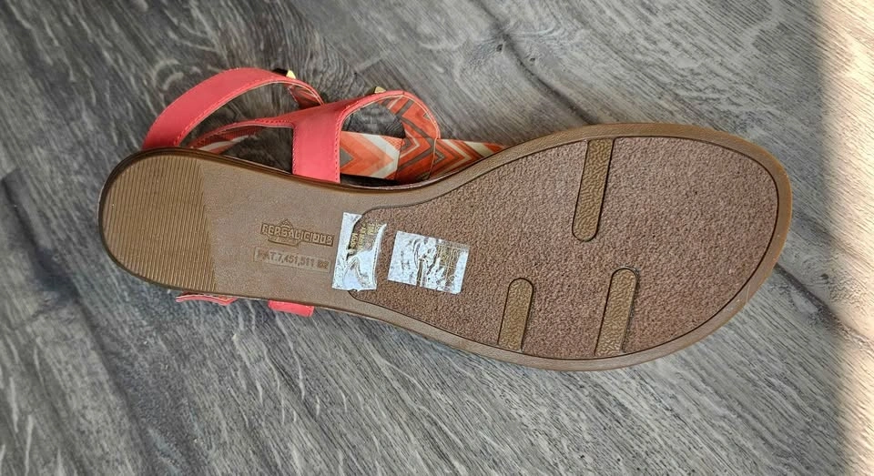Brand new FERGALICIOUS by Fergie sandals size 10M - photo 3
