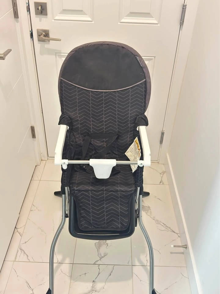 Cosco Simple Fold Deluxe Baby High Chair - Excellent Condition