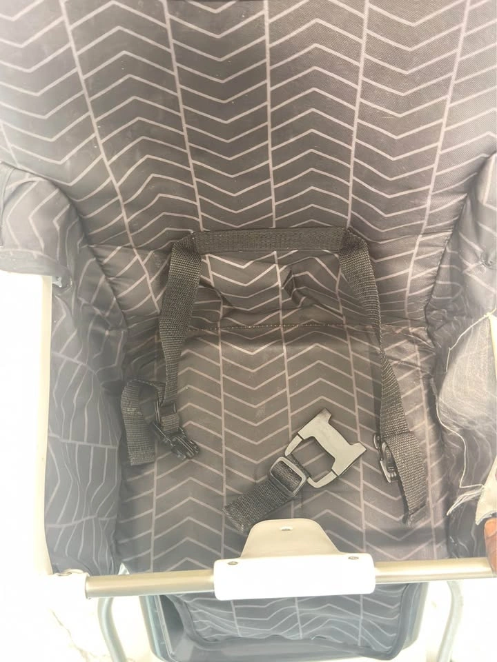 Cosco Simple Fold Deluxe Baby High Chair - Excellent Condition - photo 3