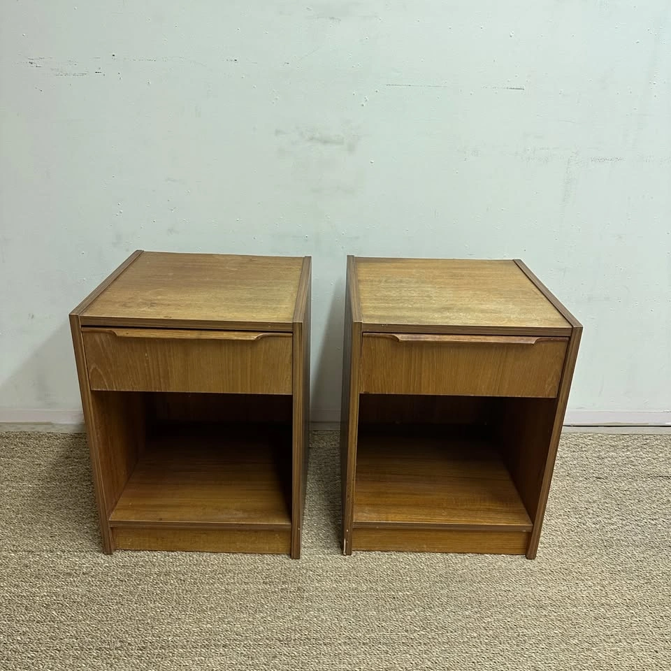 Danish Mid-Century 2 Nightstands - photo 2