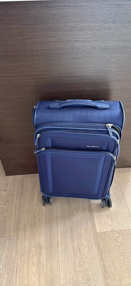 Samsonite carry-on with 360 degree dual wheels