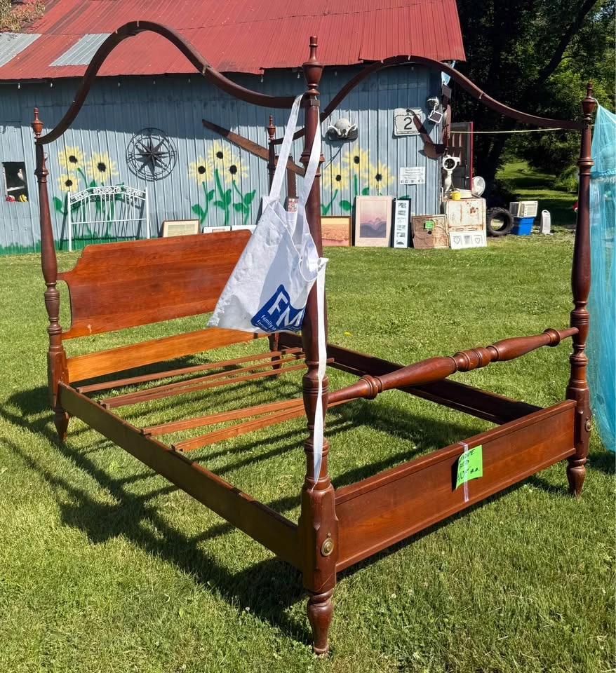 Antique wooden canopy bed - photo 2