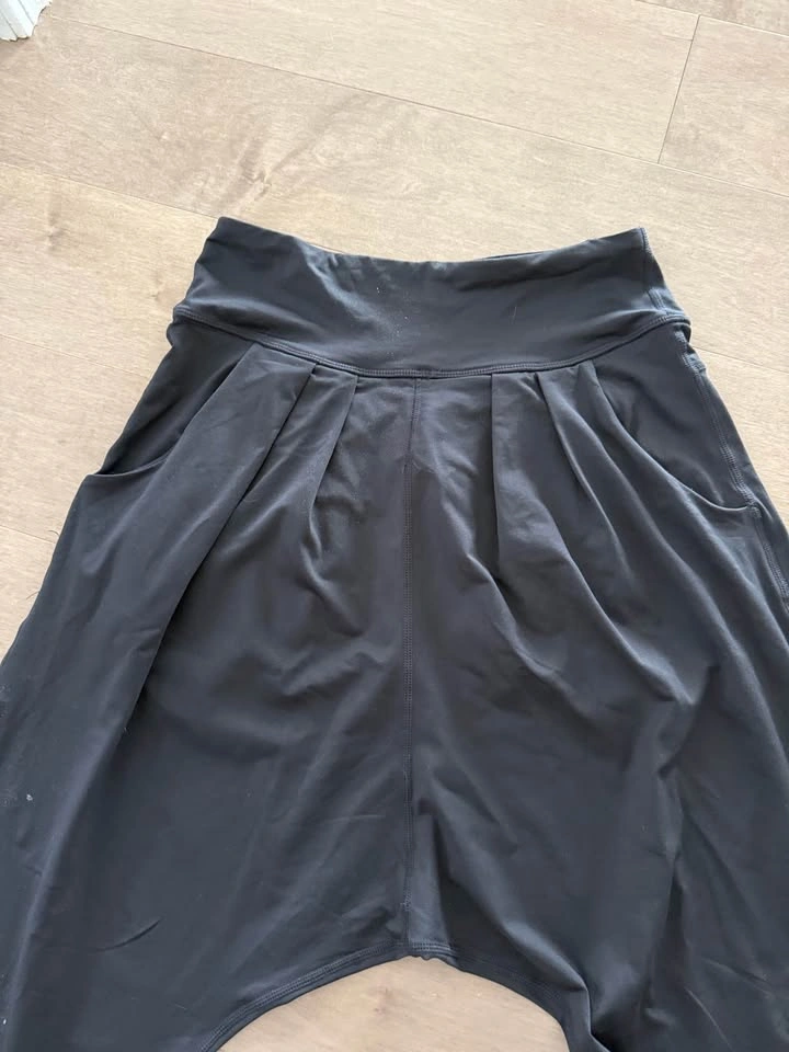 Lululemon Harem Pants size 2 - photo 2