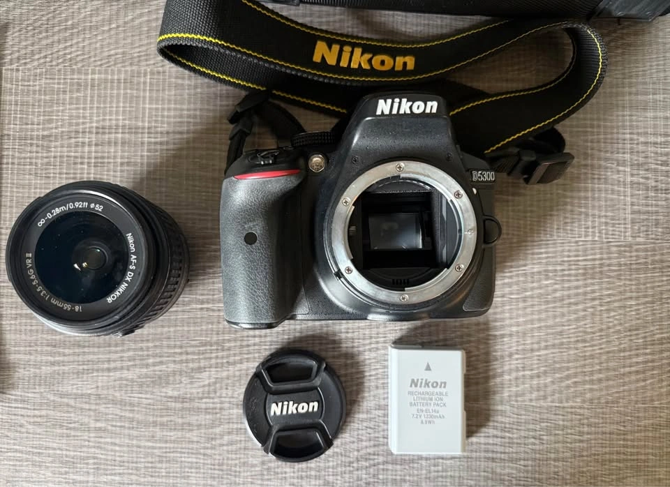 Nikon D5300 Camera Bundle - photo 2