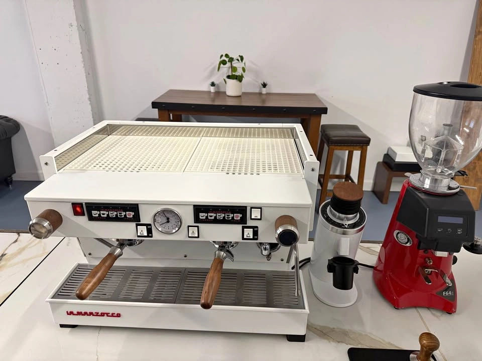 La Marzocco Linea Classic 2gr. Commercial Espresso Machine & 2x