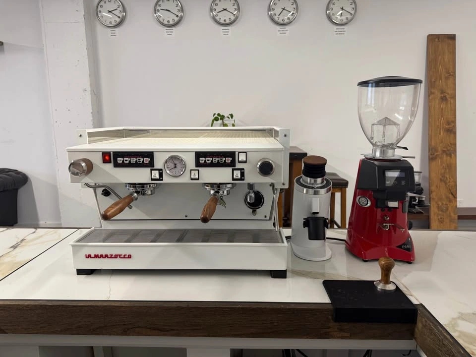 La Marzocco Linea Classic 2gr. Commercial Espresso Machine & 2x - photo 2