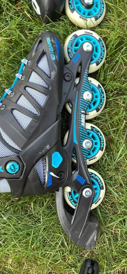 Capix Adjustable Inline Skates – Youth Size 1-4 – Excellent Cond - photo 2