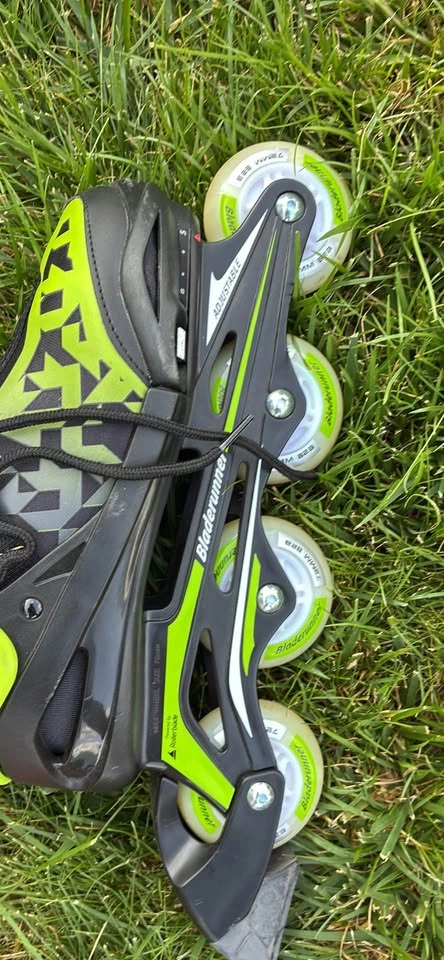 Rollerblade Adjustable Inline Skates – Youth Size 5–8 – Like New - photo 3