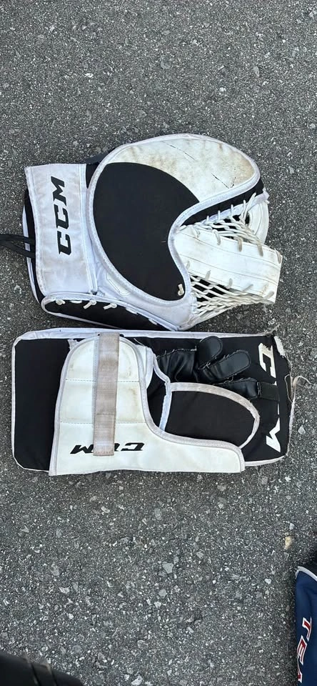 CCM Junior Goalie Catch Glove & Blocker Set - photo 2