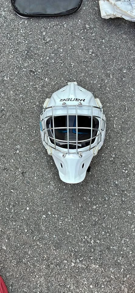 Bauer Goalie Mask with Cage – Good Used Condition S/M