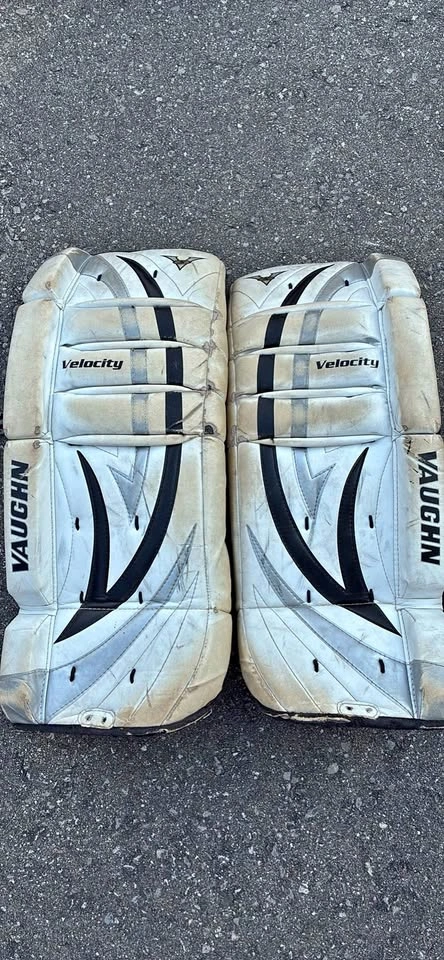 Vaughn Velocity V5 7110 Goalie Leg Pads 22"+1.5"