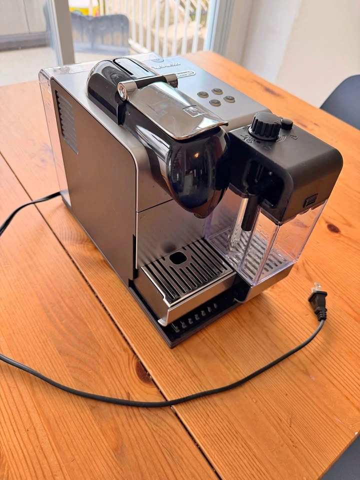 Nespresso De'Longhi Lattissima Touch EN520SL
