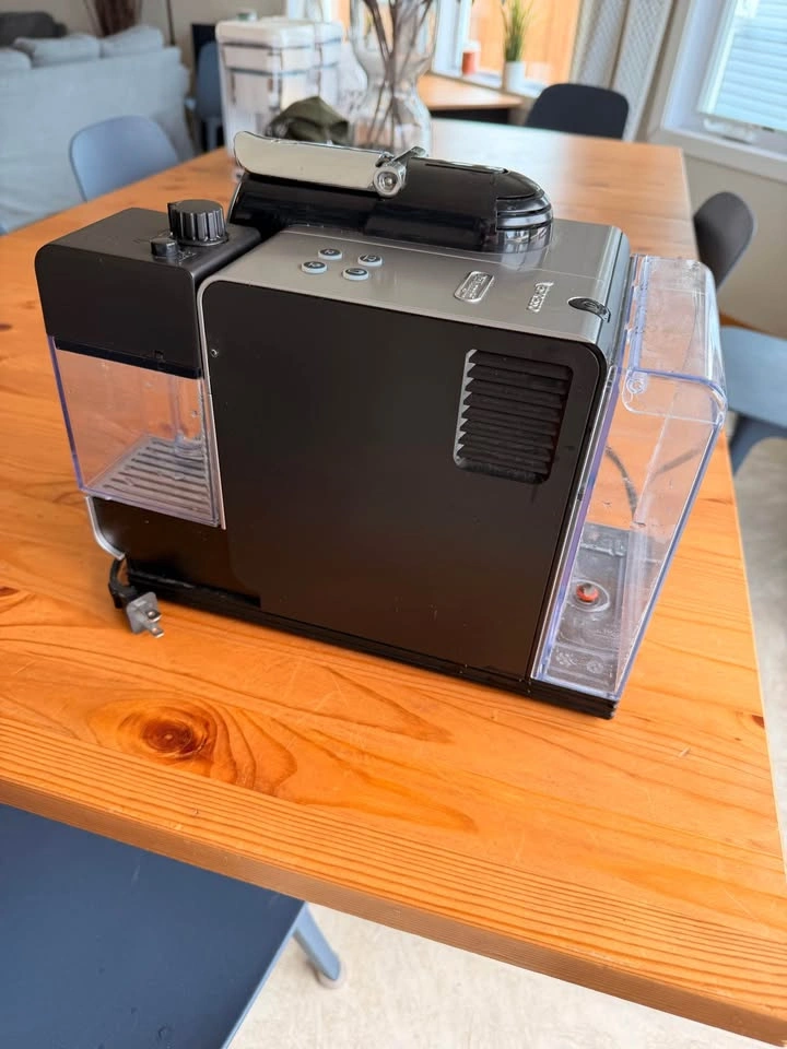 Nespresso De'Longhi Lattissima Touch EN520SL - photo 3