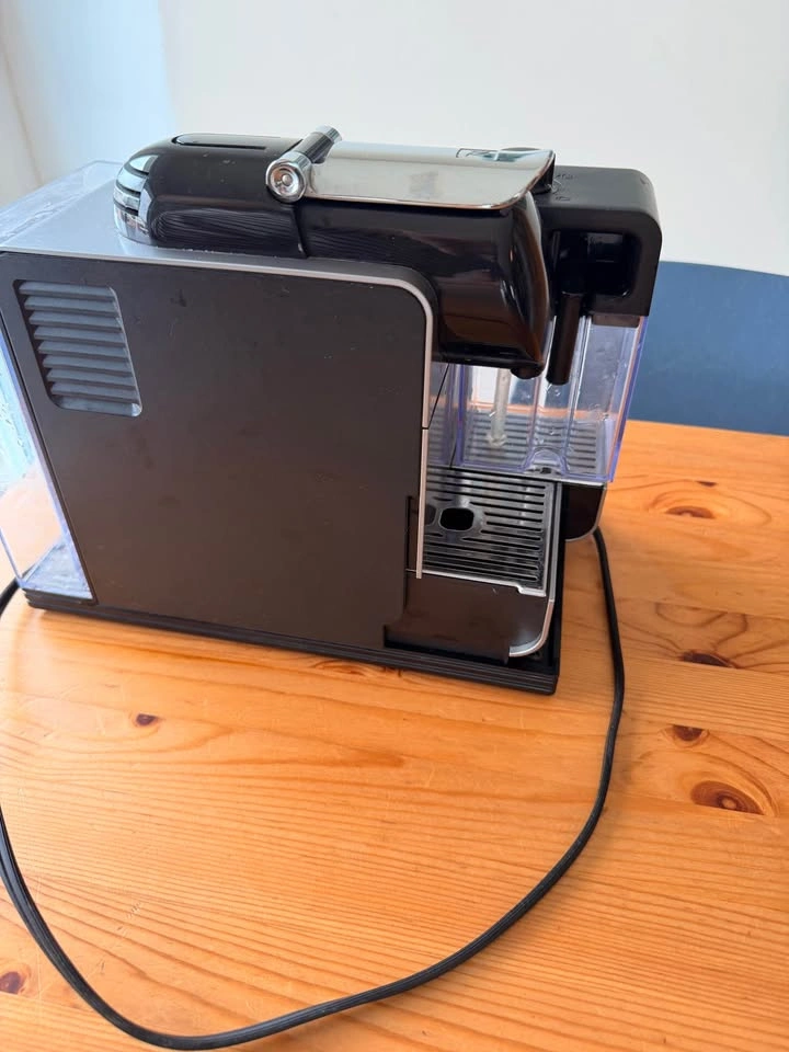 Nespresso De'Longhi Lattissima Touch EN520SL - photo 4