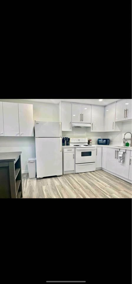 1 Bed 1 Bath - Apartment - photo 2