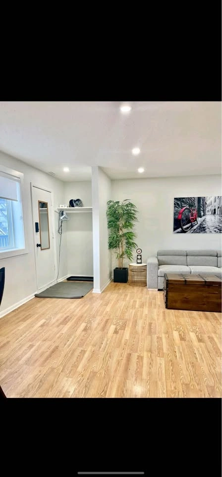1 Bed 1 Bath - Apartment - photo 2