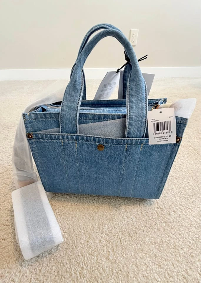 Hard to find Coach New York denim cargo tote 26💙 - photo 2