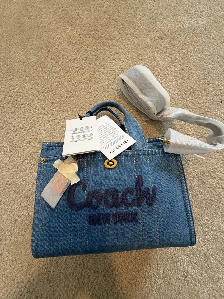 Hard to find Coach New York denim cargo tote 26💙 - photo 4
