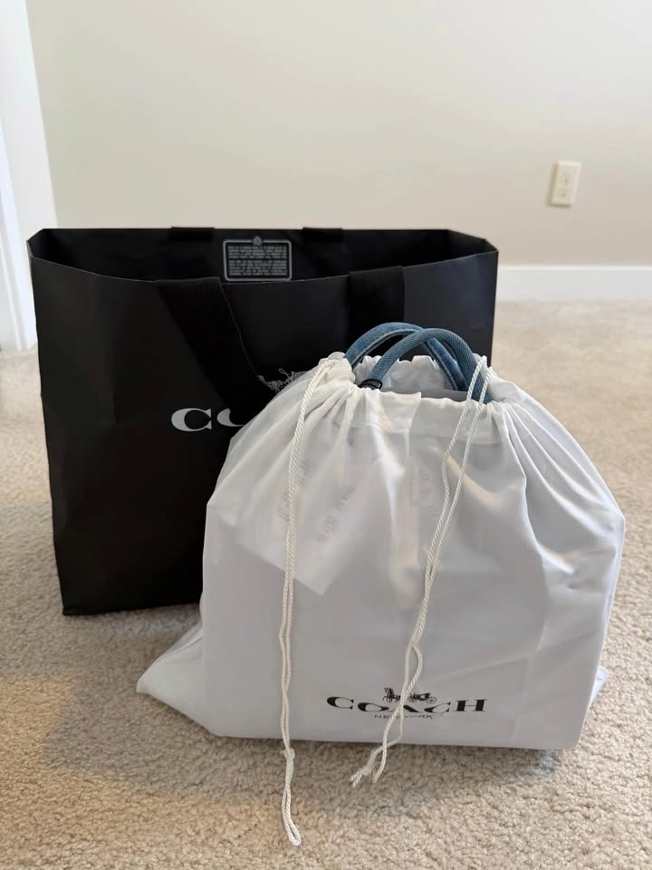 Hard to find Coach New York denim cargo tote 26💙 - photo 5