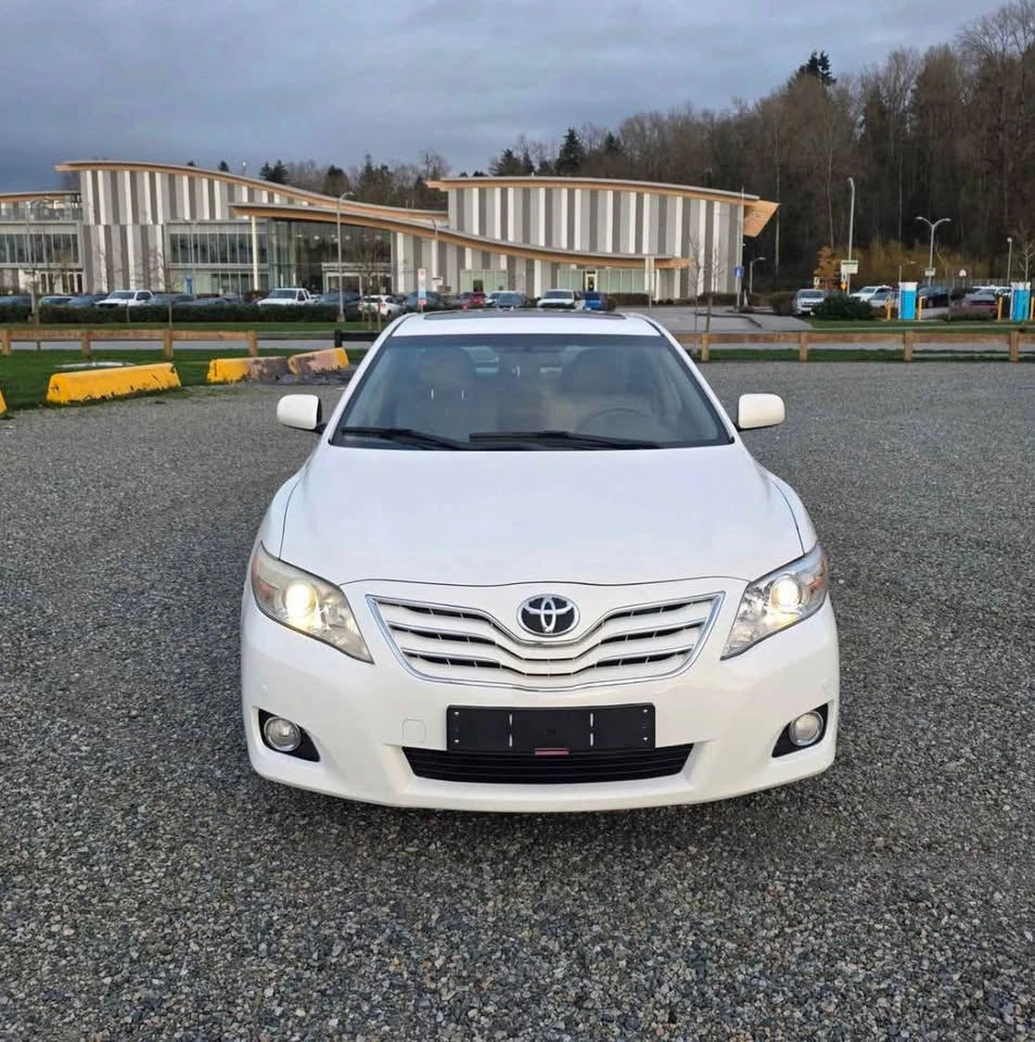 2011 Toyota Camry - photo 3