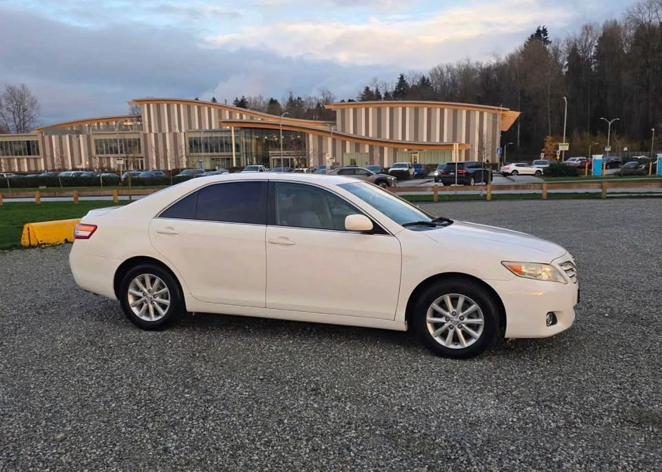 2011 Toyota Camry - photo 5