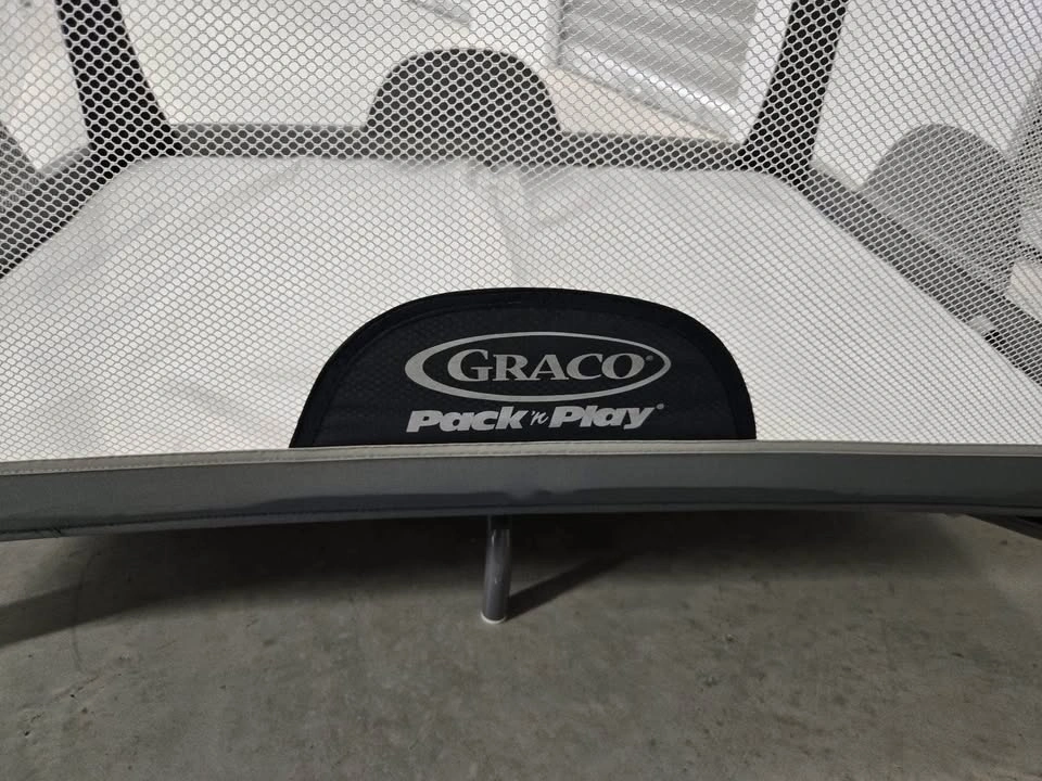 Graco pack and play - photo 2