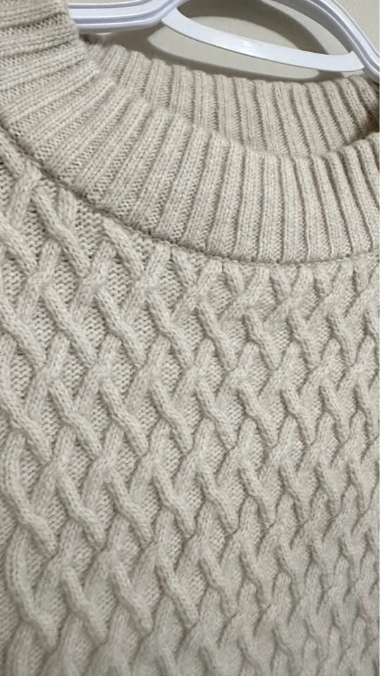 Cream Cable-Knit Cropped Sweater - photo 3