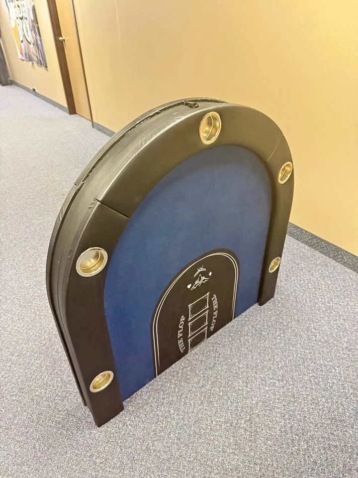 10-player foldable poker table