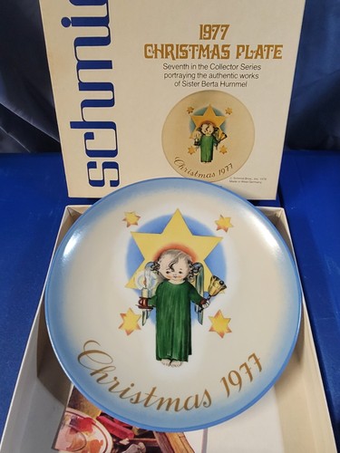 Schmid Sister Hummel 1977 Christmas Plate - 7th in Series