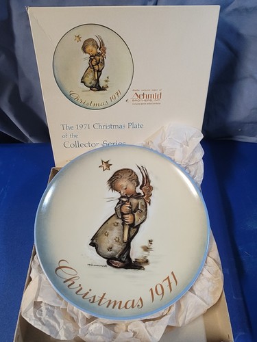 Schmid Sister Hummel 1971 Christmas Plate - 1st in Series