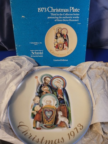 Schmid Sister Hummel 1973 Christmas Plate - 3rd in Series