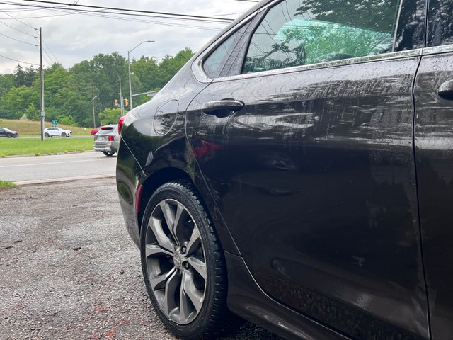 2015 Chrysler 200C V6 | Fully Loaded | 276,211 km | As-Is - photo 5