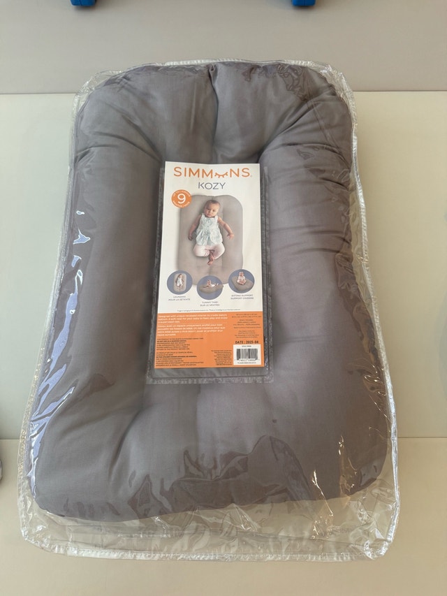 Simmons Kozy Baby Nest / Lounger - Brand New