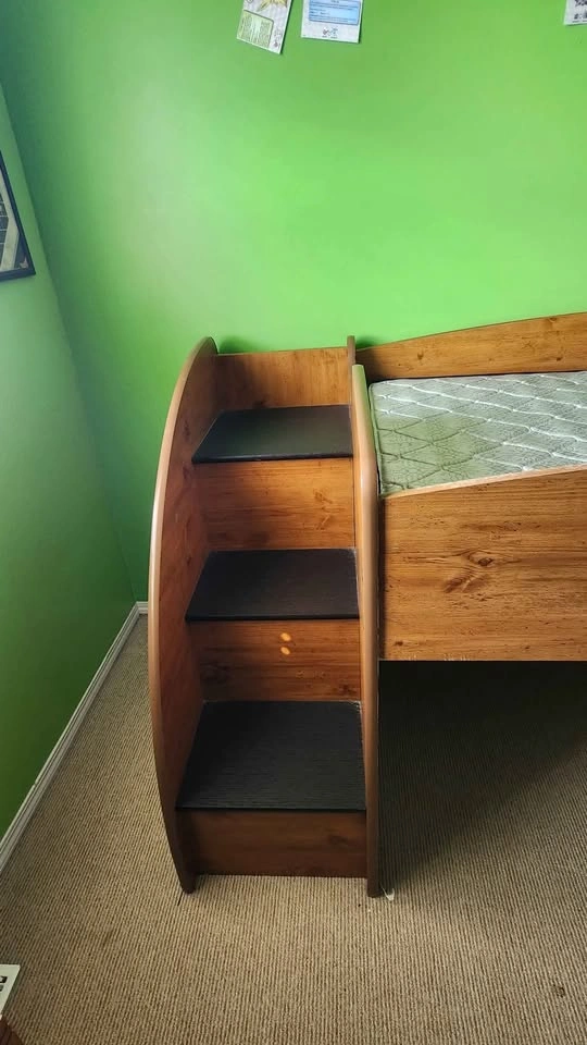 Loft bed with stairs and mattress - photo 5