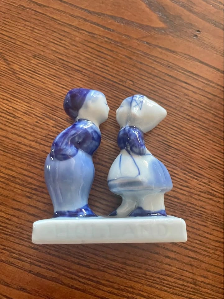 Vintage Delft Blue Kissing Dutch Boy & Girl Figurine