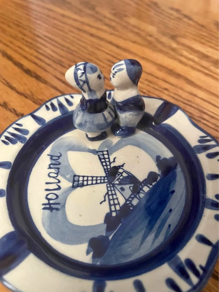 Vintage Delft Blue style ceramic ashtray