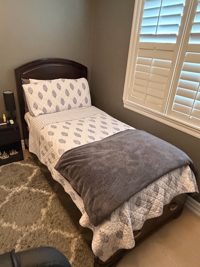 Solid Wood Single Bed Frame with Storage Drawers