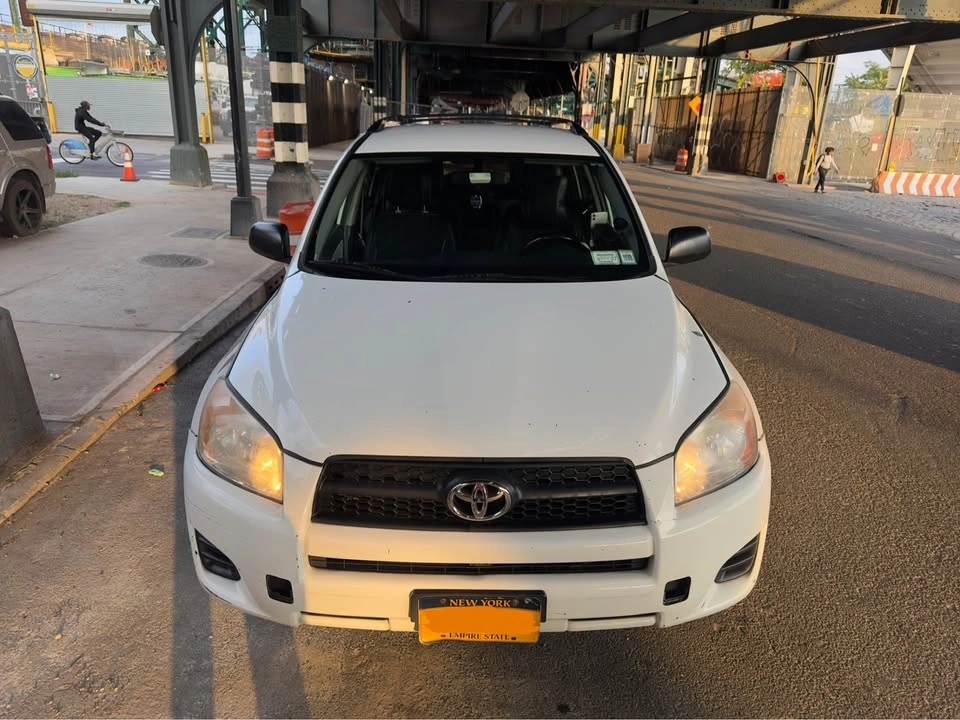 2012 Toyota RAV4 - photo 2