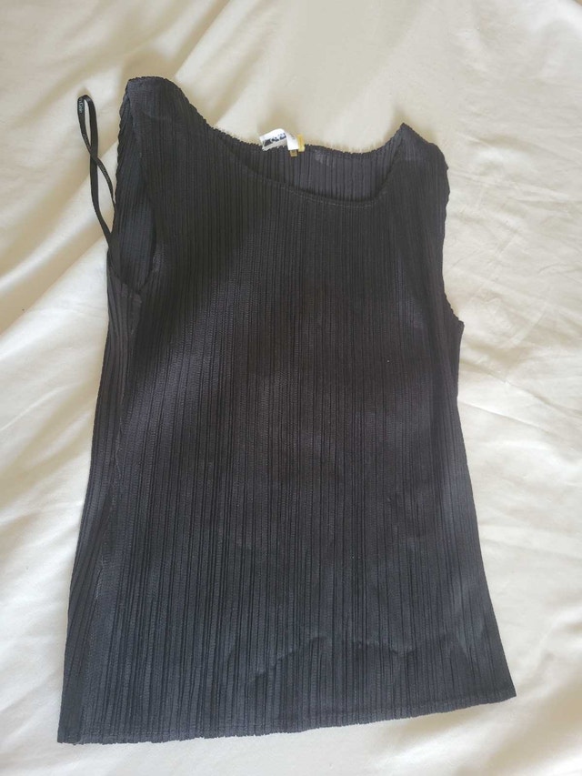Calvin Klein Sleeveless Pleated Top