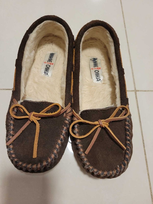 Minnetonka Slippers