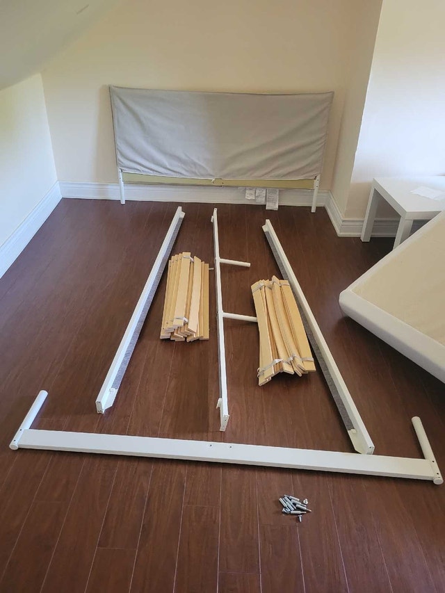 Queen bed frame - photo 3