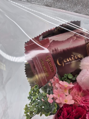 Red Flower Pink Chocolates Gift Basket - photo 3