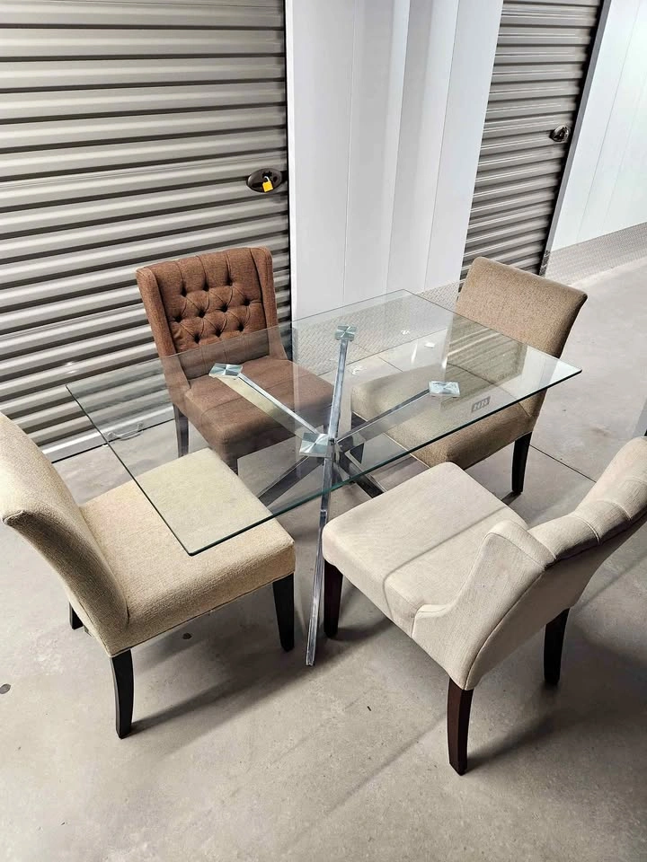🇨🇦  Set of 4 Modern Dining Chairs with FREE Glasstop table