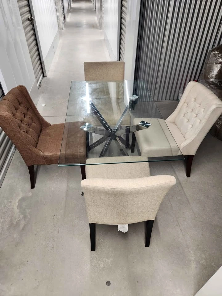 🇨🇦  Set of 4 Modern Dining Chairs with FREE Glasstop table - photo 2