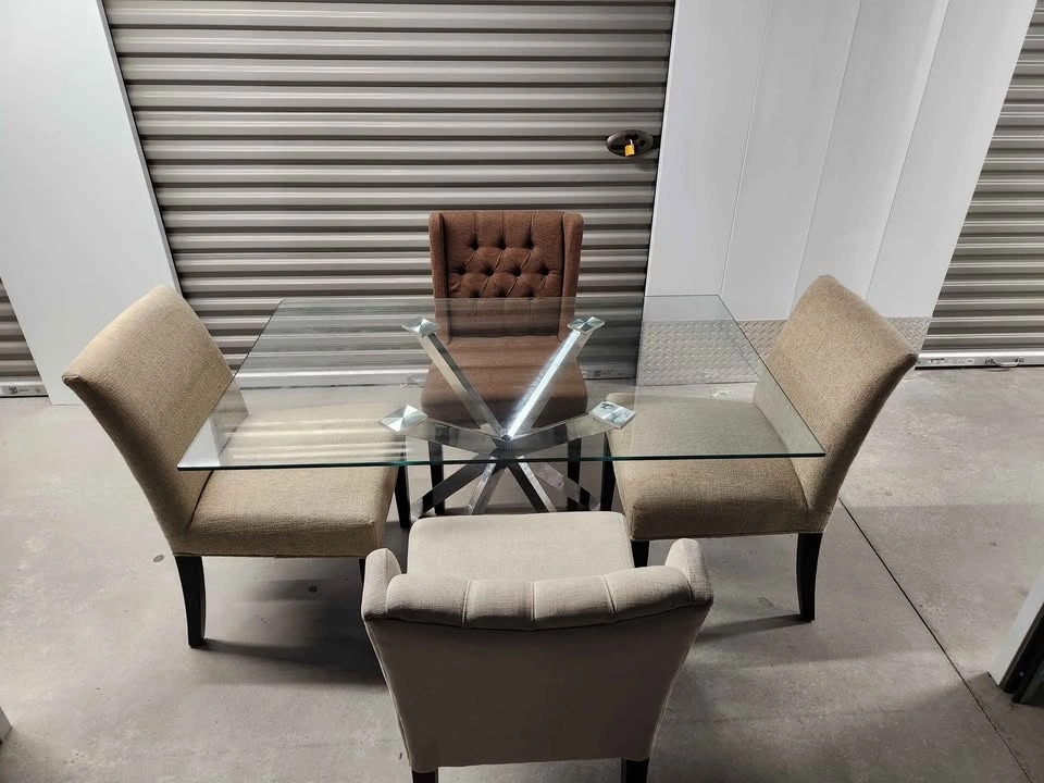 🇨🇦  Set of 4 Modern Dining Chairs with FREE Glasstop table - photo 3