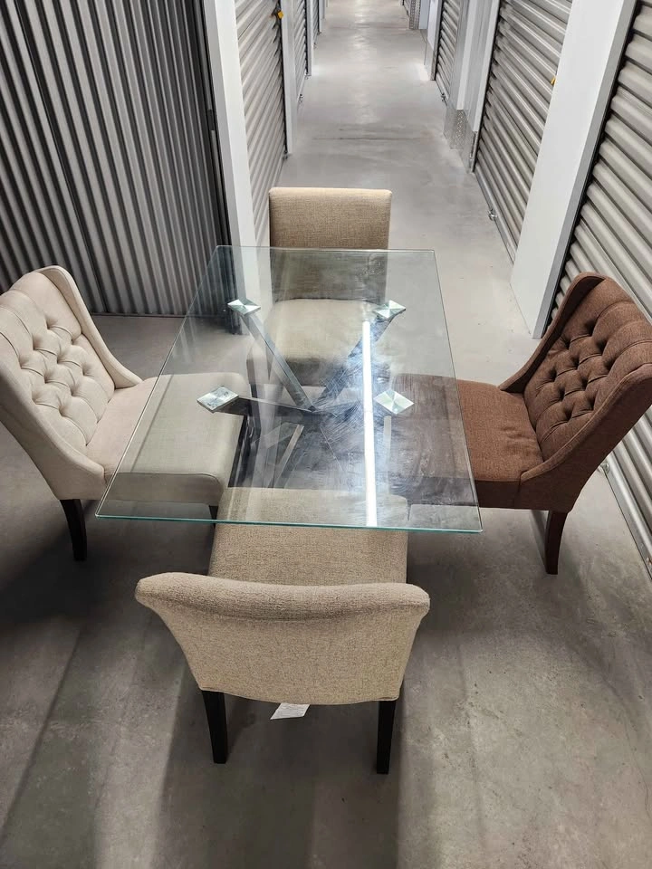 🇨🇦  Set of 4 Modern Dining Chairs with FREE Glasstop table - photo 4