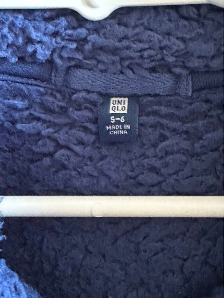 Uniqlo Fluffy Yarn Fleece Full-Zip Jacket kids size 5-6Y - photo 3